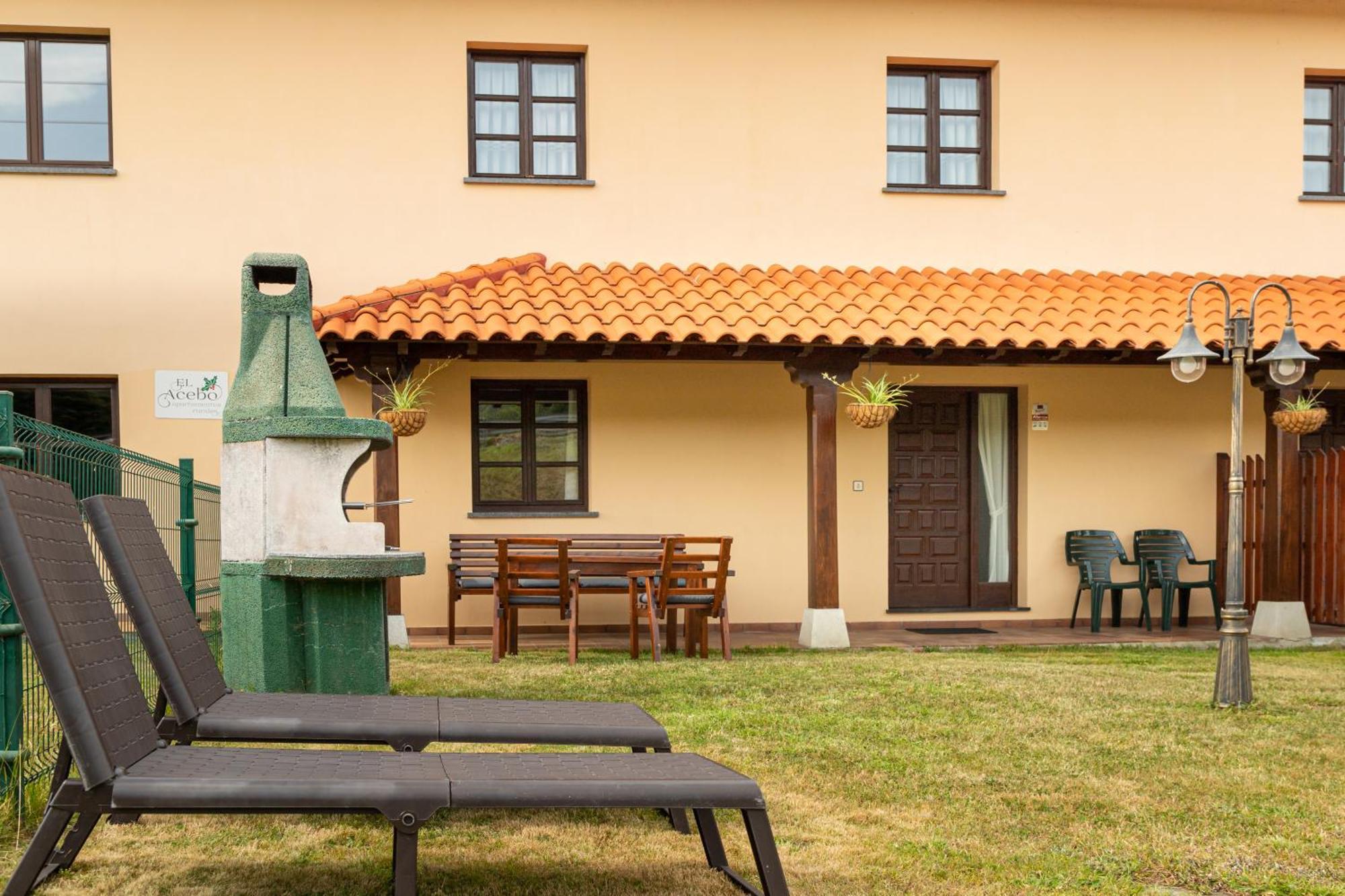 Apartamentos El Acebo Navés Rum bild